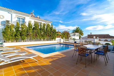 Luxusvilla mit Whirlpool und Meerblick