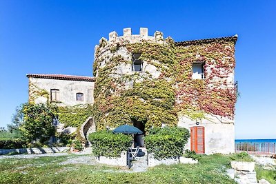 Historische Villa in Kalabrien mit farbenpräc...