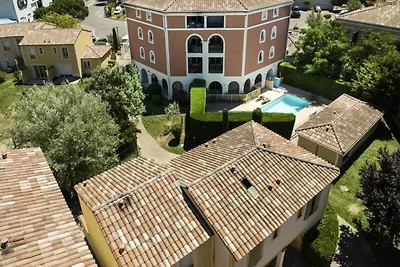 Villa in Rousset mit Pool und Grünanlage