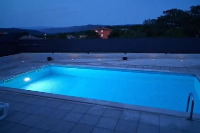 Casa de vacaciones en Buje con piscina.