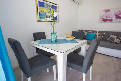 One Bedroom Apartment With Terrace And Sea Vi...