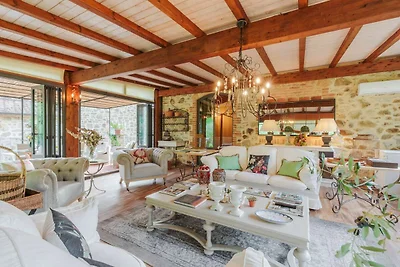 Villa mit Gemeinschaftspool in San Rocco
