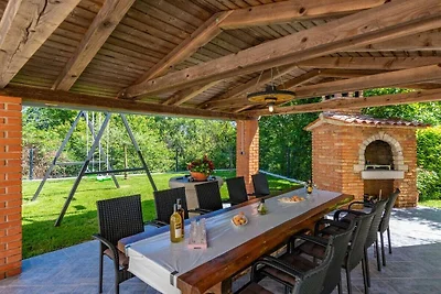 Vakantiehuis in Pićan met zwembad