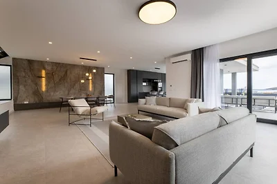 Moonlit Mirage Villa with Pool, Gym and Sauna...