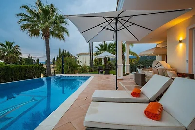 Villa in Marbella mit Schwimmbecken
