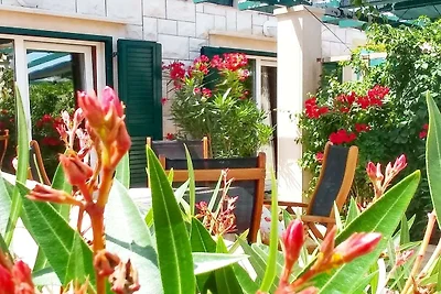 Apartments Gracin - Studio Apartment with Ter...