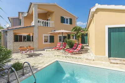 Villa in Roškići met zwembad