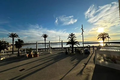 Wohnung in Grau du Roi mit Meerblick