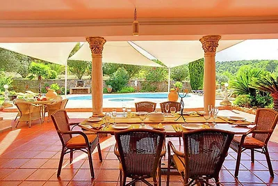 Gemütliche Villa mit Schwimmbad