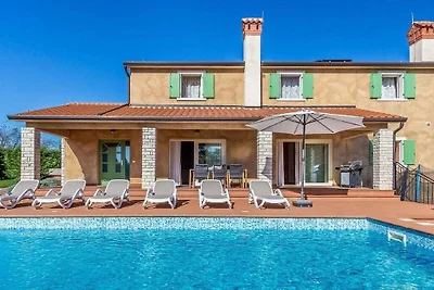Villa in Nedescina mit Schwimmbecken