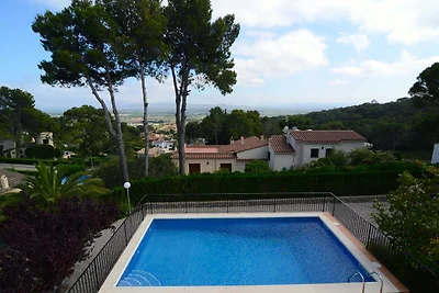 Villa in Estartit near golf course