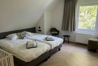 Bella villa a Koksijde con piscina coperta