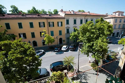 Convenient Home close to Train Station and...