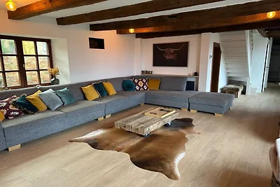 Luxusvilla mit Garten und Seilrutsche