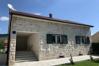 Casa di campagna con piscina vicino a Imotski