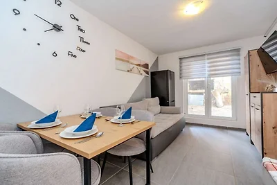 Apartments Robi & Kristina - Studio Apartment...