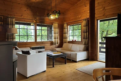 Baita in legno con vista sul pascolo, Eschede