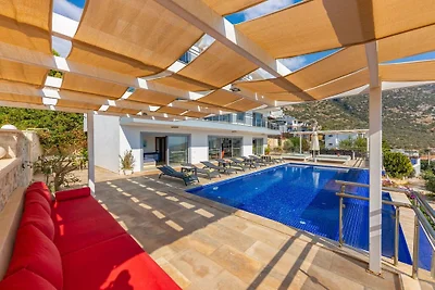 Villa in Kalkan mit Swimmingpool