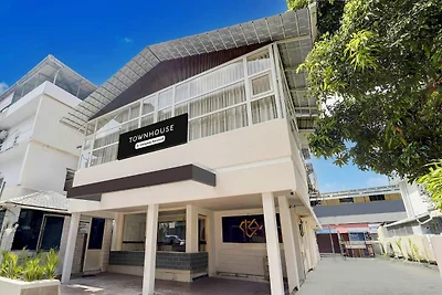 Residenza a schiera Deshabhimani RoadKaloor...