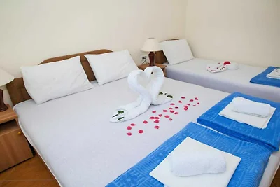 One Bedroom Apartment with Garden 3