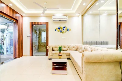 Super Townhouse Kaikhali vicino all'aeroporto