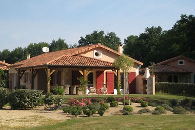 Villa moderne avec cheminée, dans la région d...