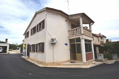 Komfortables Ferienhaus in Banjole in...