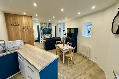 Moderne Schutzhütte am Dorfrand