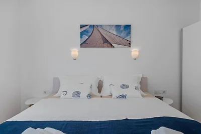 Two Bedroom Apartment With Terrace And Sea Vi...