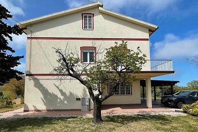 Geräumiges Ferienhaus in Lapedona mit Garten