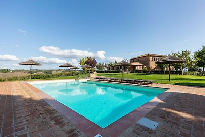 Bauernhaus in Buonconvento mit Garten