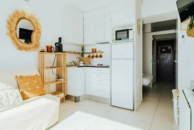 Appartamento con terrazza sul mare e piscina