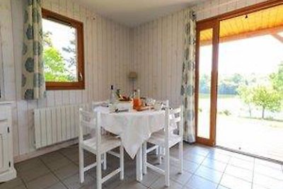 Ländliches Chalet mit Seeblick in Limousin.