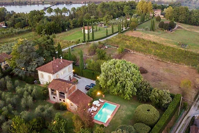 Tuscan Countryside Villa with Pool