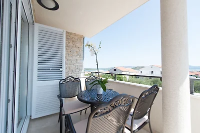 Apartment in Murter mit Whirlpool