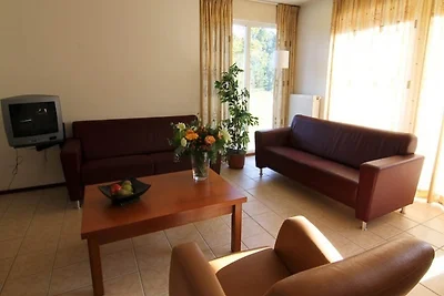 Charmantes Waldhaus, umgeben von einem Garten