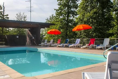 Chalet in Nontron met verwarmd zwembad