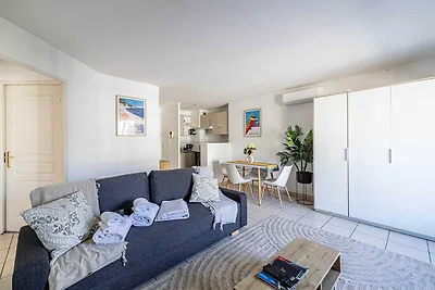 Licht appartement met één slaapkamer, parkeer...
