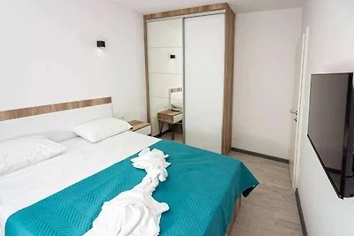 Modern Apartments with Private Balcony - Delu...