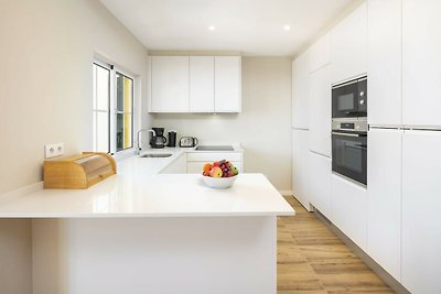Modern appartement met uitzicht op zee,...