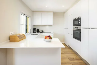 Modernes Apartment mit Meerblick, Terrasse