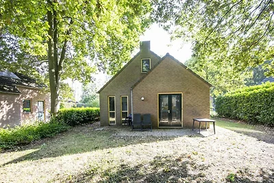 Rustig Ewijk Bosverblijf voor 4 personen