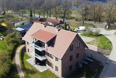 Piccola casa sul lago Rifugio moderno