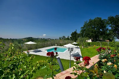 Tranquilla casa vacanze a Selci con piscina