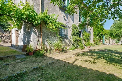 Incantevole casa con giardino privato a...