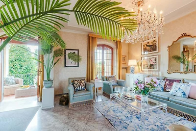 Villa a Lucca con Piscina e Vista Campagna