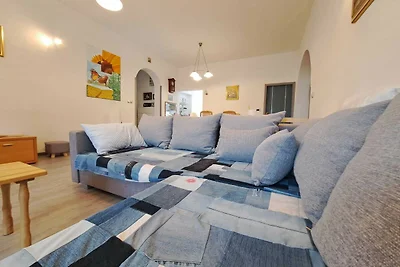Spacious Urban Retreat Apartment with Terrace...