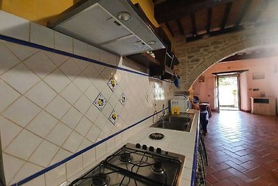 Attraente casa vacanze con piscina in comune