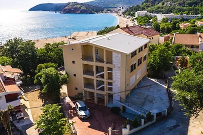 Beachfront Sunset Apartments Sutomore - Class...