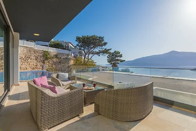 Villa in Kalkan mit Schwimmbecken